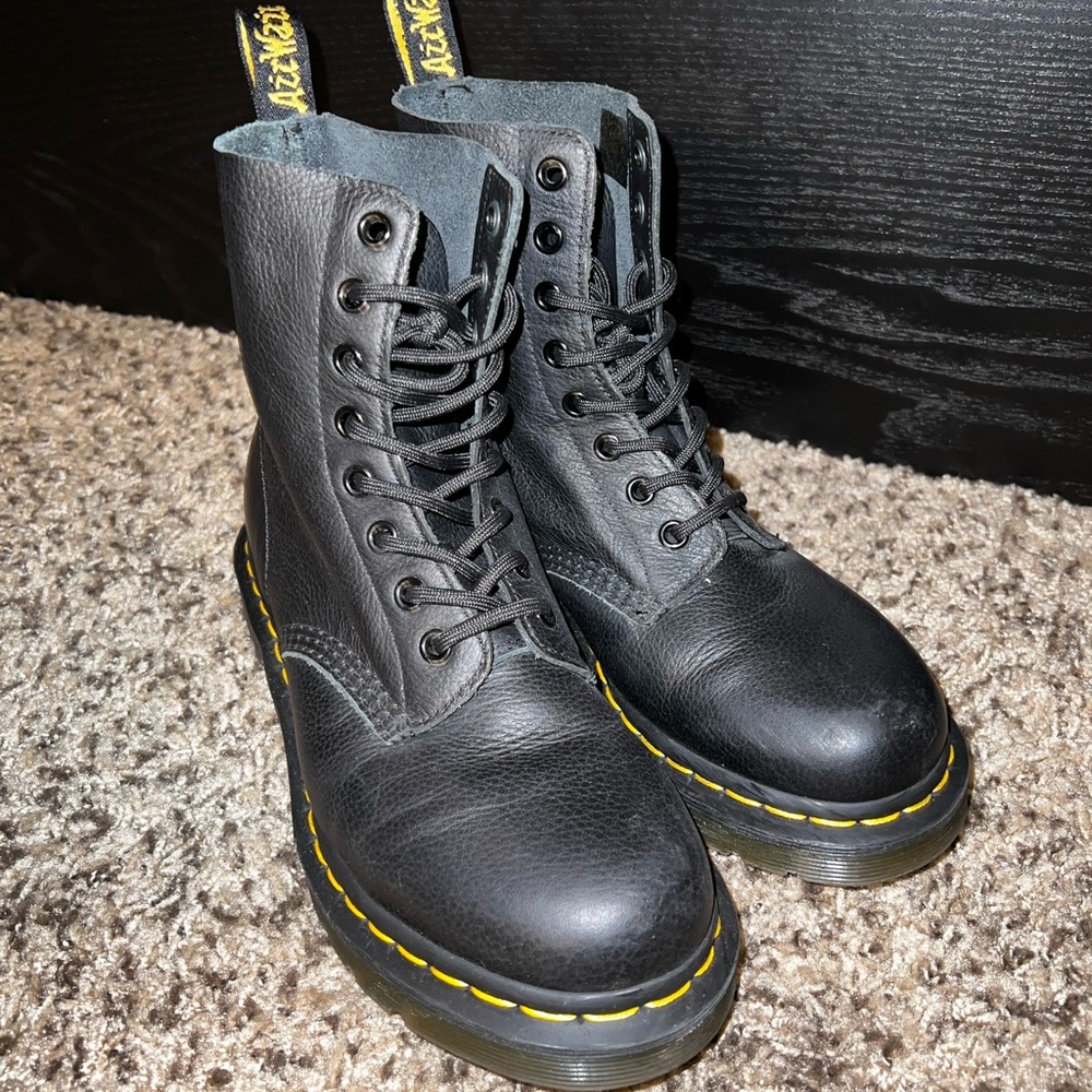 1460 women's pascal
virginia leather boots